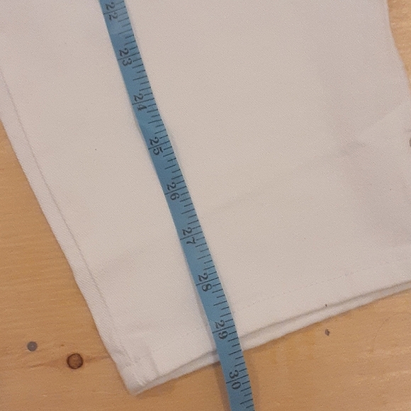 3 for $25 Bundle Sale- NWT Gloria Vanderbilt White Denim Capris, Size 10 - Picture 11 of 16